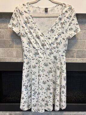 Women’s M Medium Floral Summer Short Sleeve Dress V Neck Casual Dress